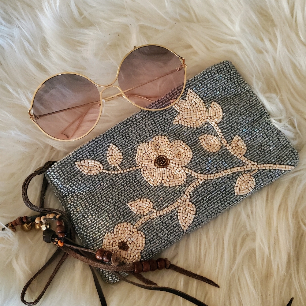 Fred and Basha beaded wristlet - Picture 2 of 3